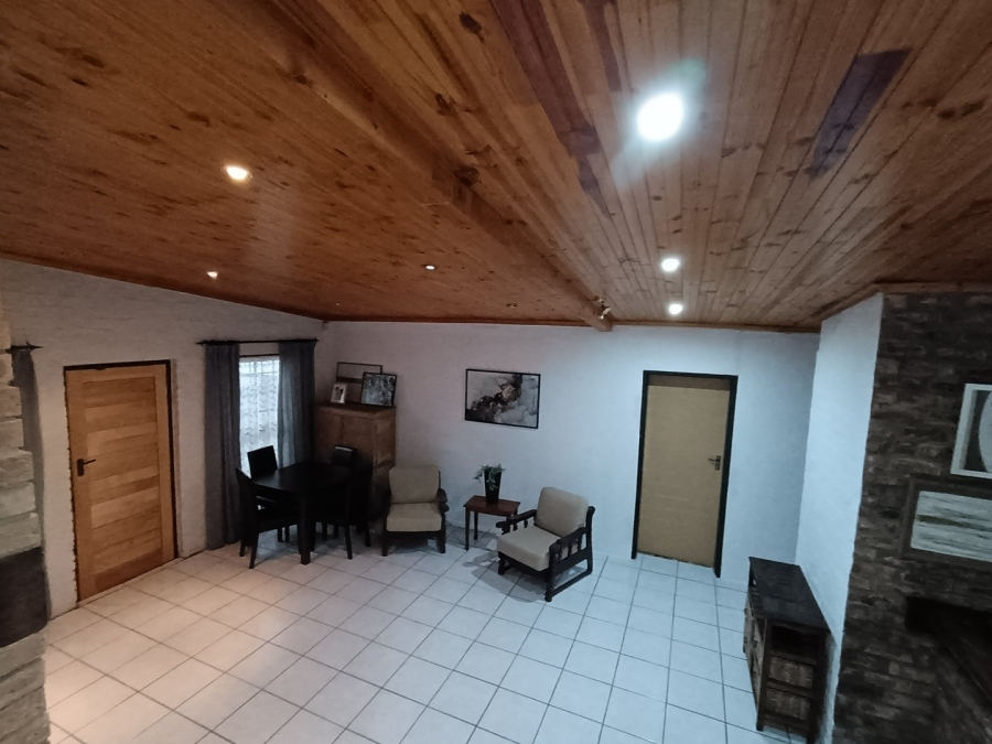 To Let 4 Bedroom Property for Rent in Avondale Western Cape